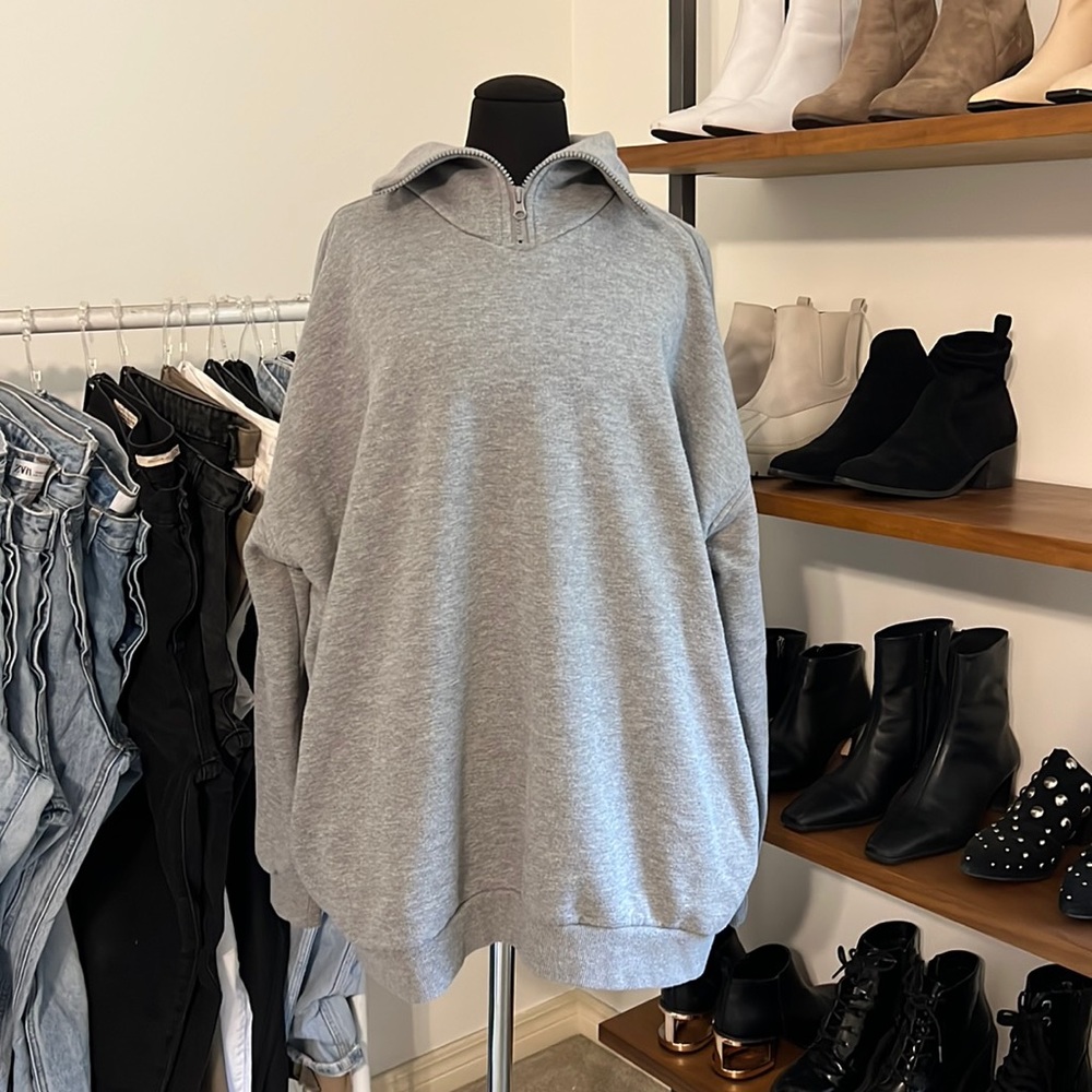 Forever 21 Oversized Gray Pullover w/ Zipper & Pockets | Size M